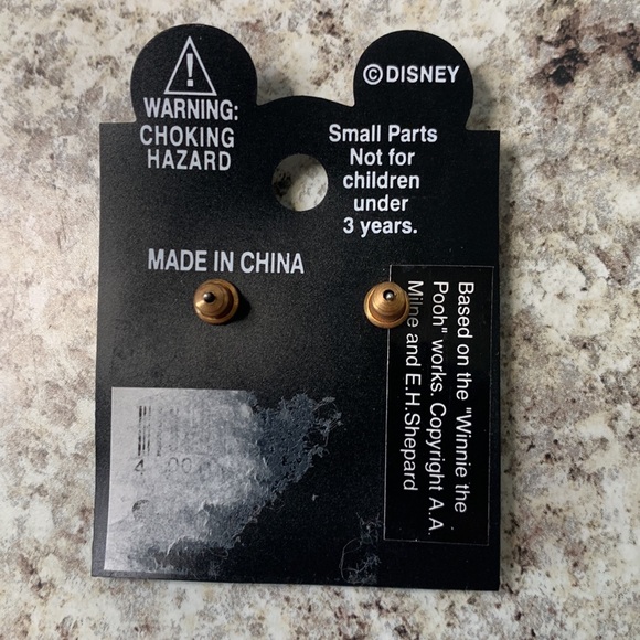 Walt Disney Worlds Winnie The Pooh Enamel Stud Earrings NEW On Card - Picture 3 of 5